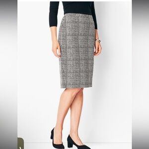 TALBOTS Textured Ponte Knit Black White Houndstooth Pencil Skirt Size 8
